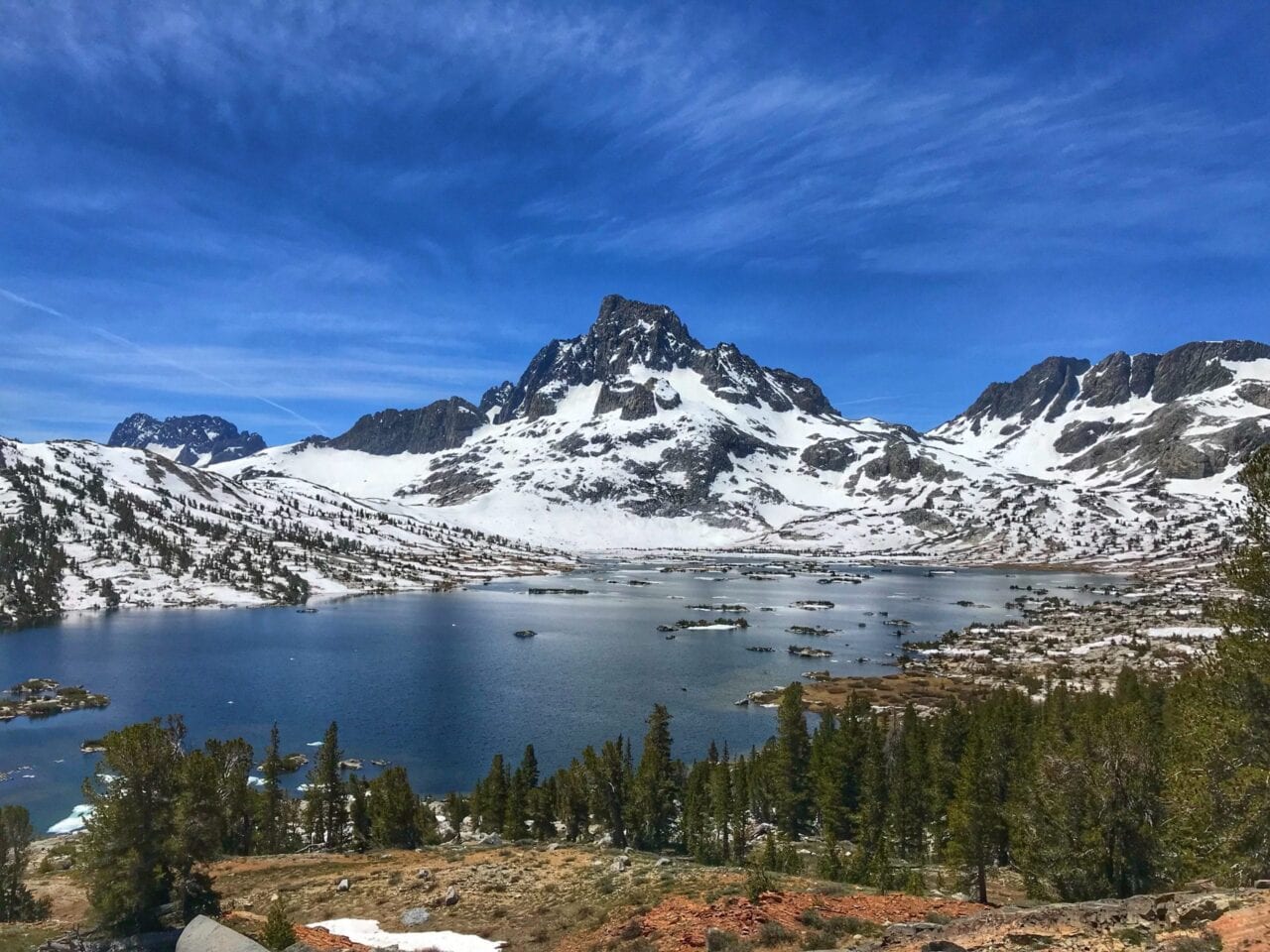 A beautiful view of a lake and a snow-covered mountain.