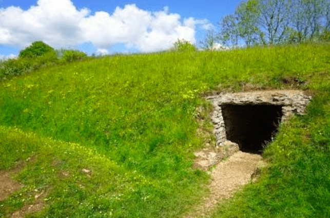 A chamber along the Cotswold Way